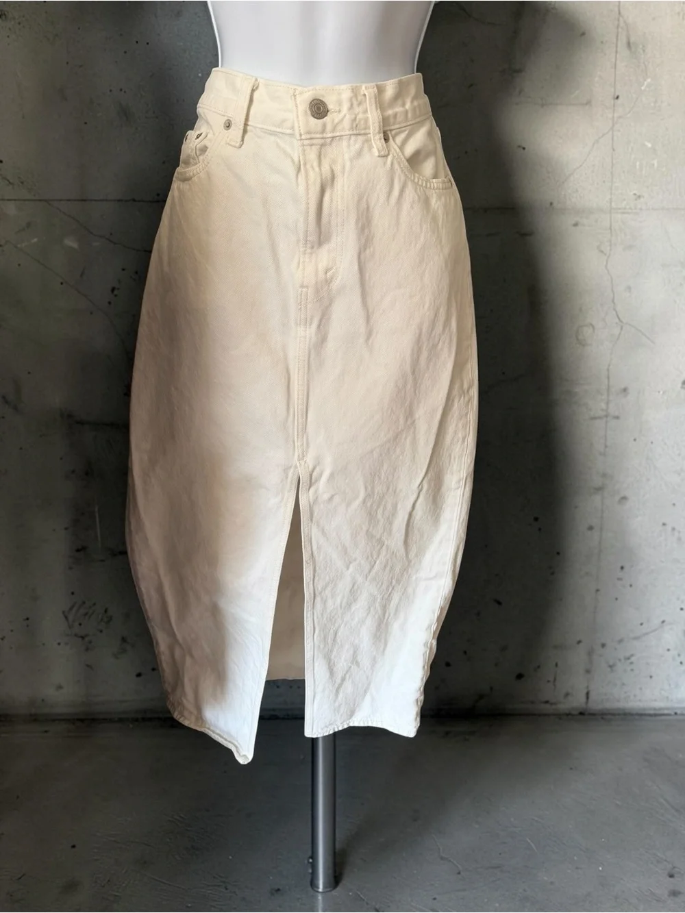 Levi’s- Ankle Colomn Skirt White High-Slit Maxi Skirt Size 29